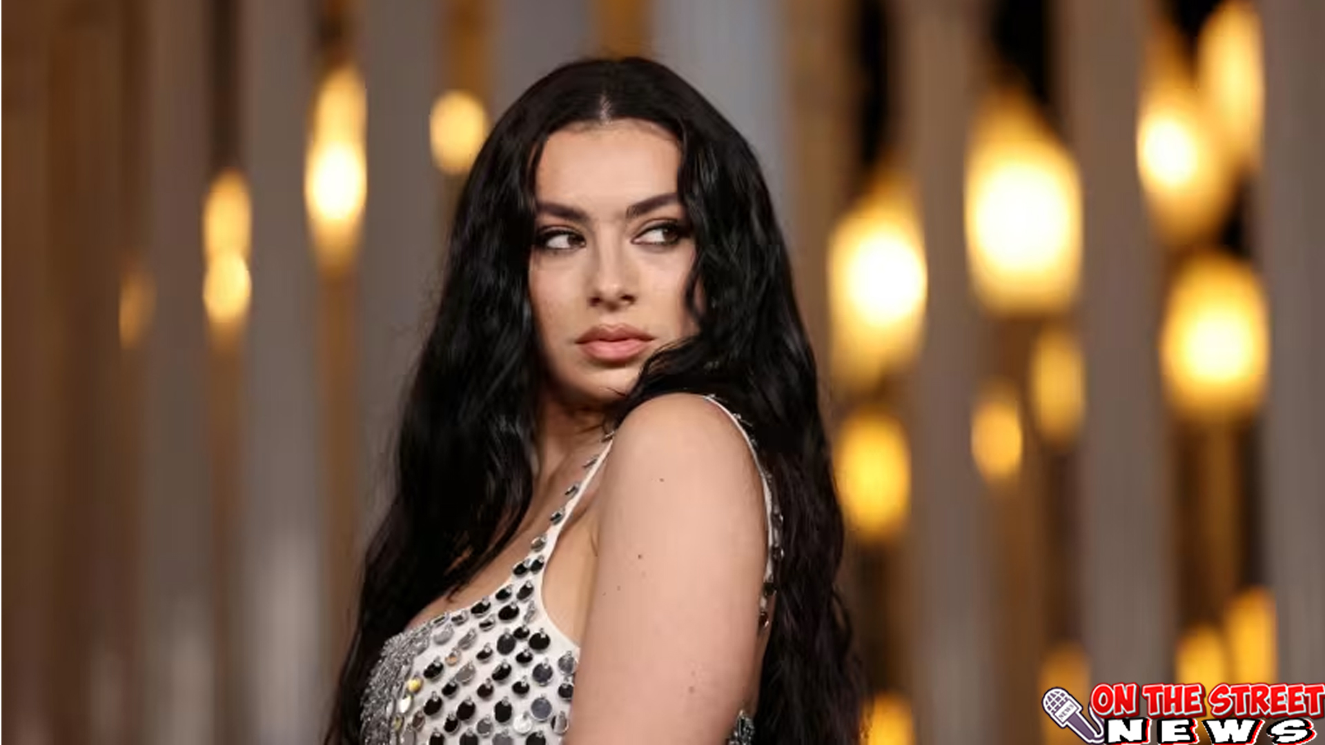 Charli XCX Sang Perusak Aturan Pop yang Disukai Dunia!