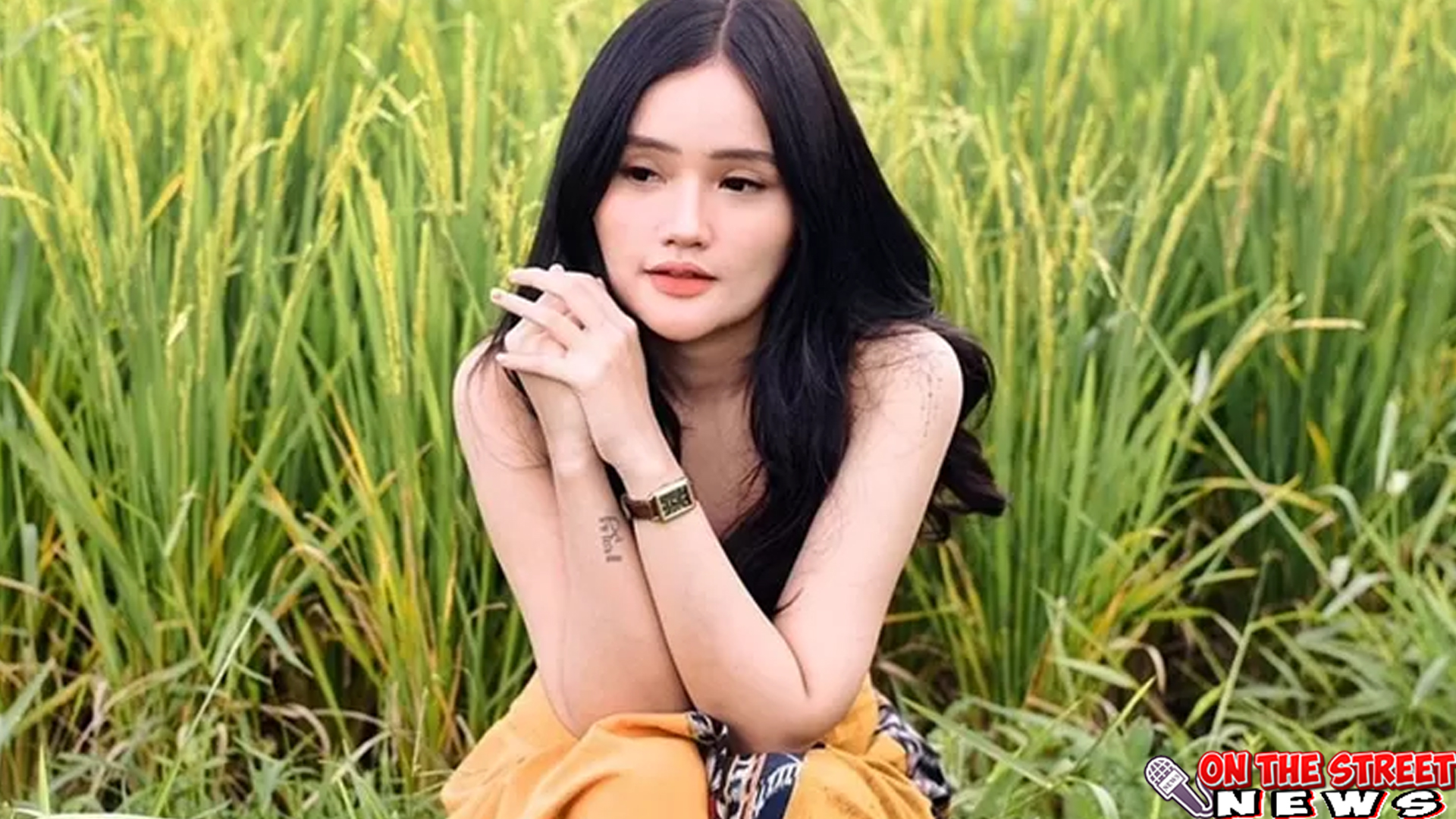 Fanny Soegi Penyanyi dengan Aura Tenang dan Dalam!